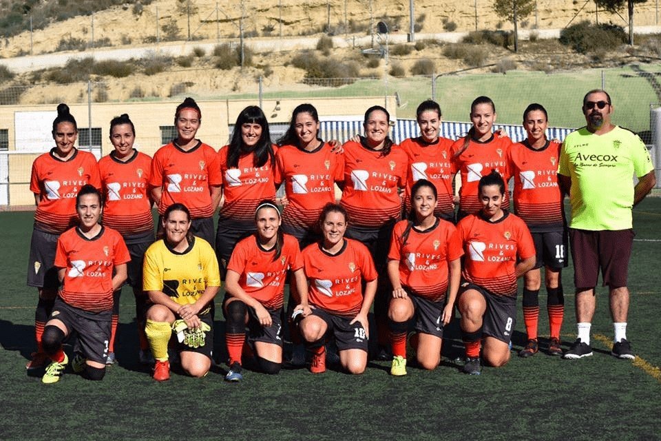 Rives y Lozano apoya al Club Deportivo Cox Femenino